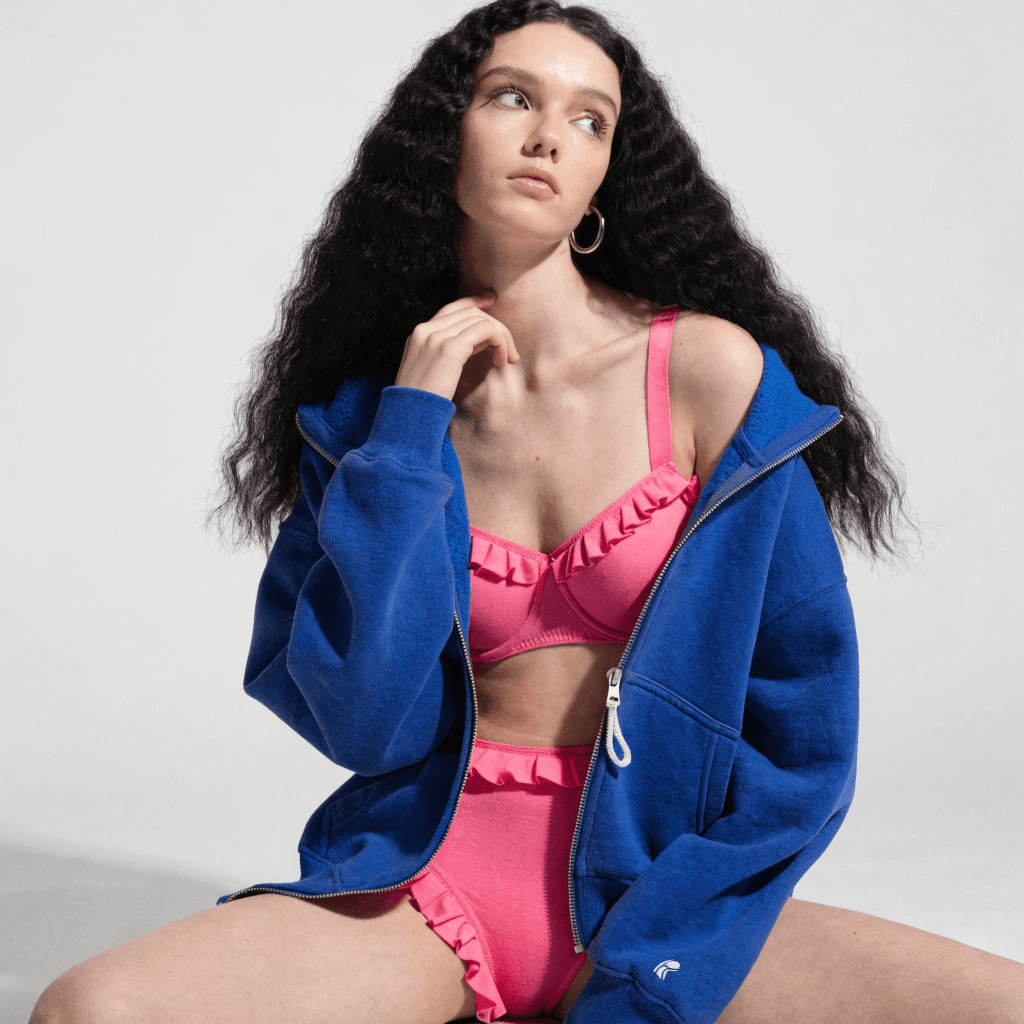 Home young british woman with long black hairs in wea (1)(1)